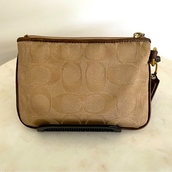 Coach Poppy Wristlet - Picture 6 of 7